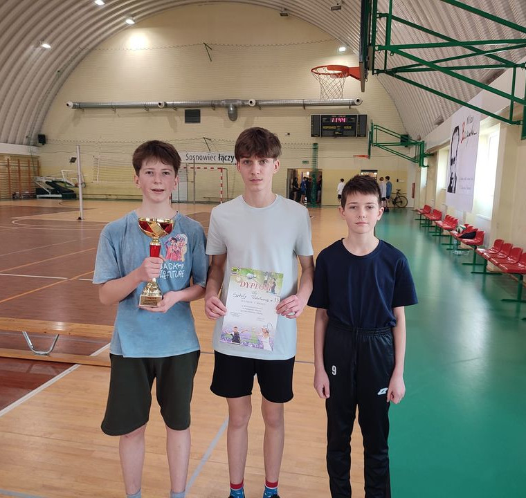 Sukces reprezentacji naszej szkoły w Badmintonie