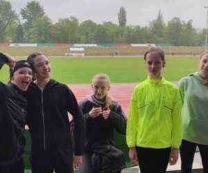 Kolejny sukces sportowy naszych naszych dziewcząt – II miejsce w Sosnowcu